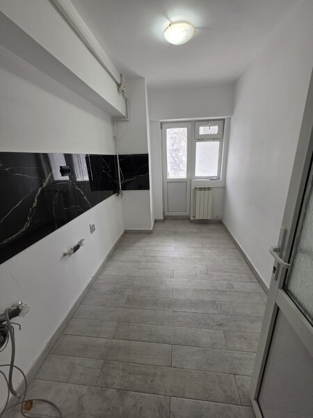 Unirii, rond Alba Iulia, pe Decebal, 15 minute metrou Piata Muncii.