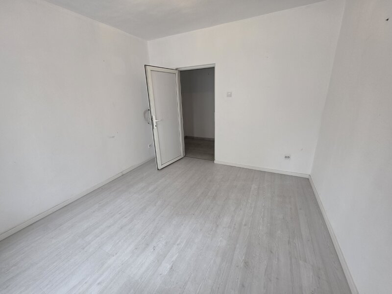 Unirii, rond Alba Iulia, pe Decebal, 15 minute metrou Piata Muncii.