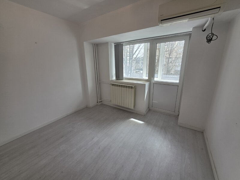 Unirii, rond Alba Iulia, pe Decebal, 15 minute metrou Piata Muncii.