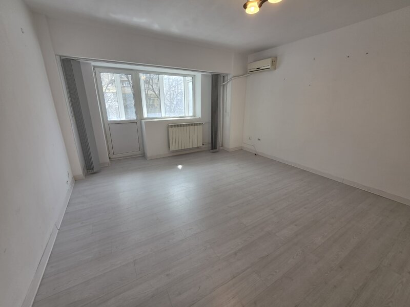 Unirii, rond Alba Iulia, pe Decebal, 15 minute metrou Piata Muncii.